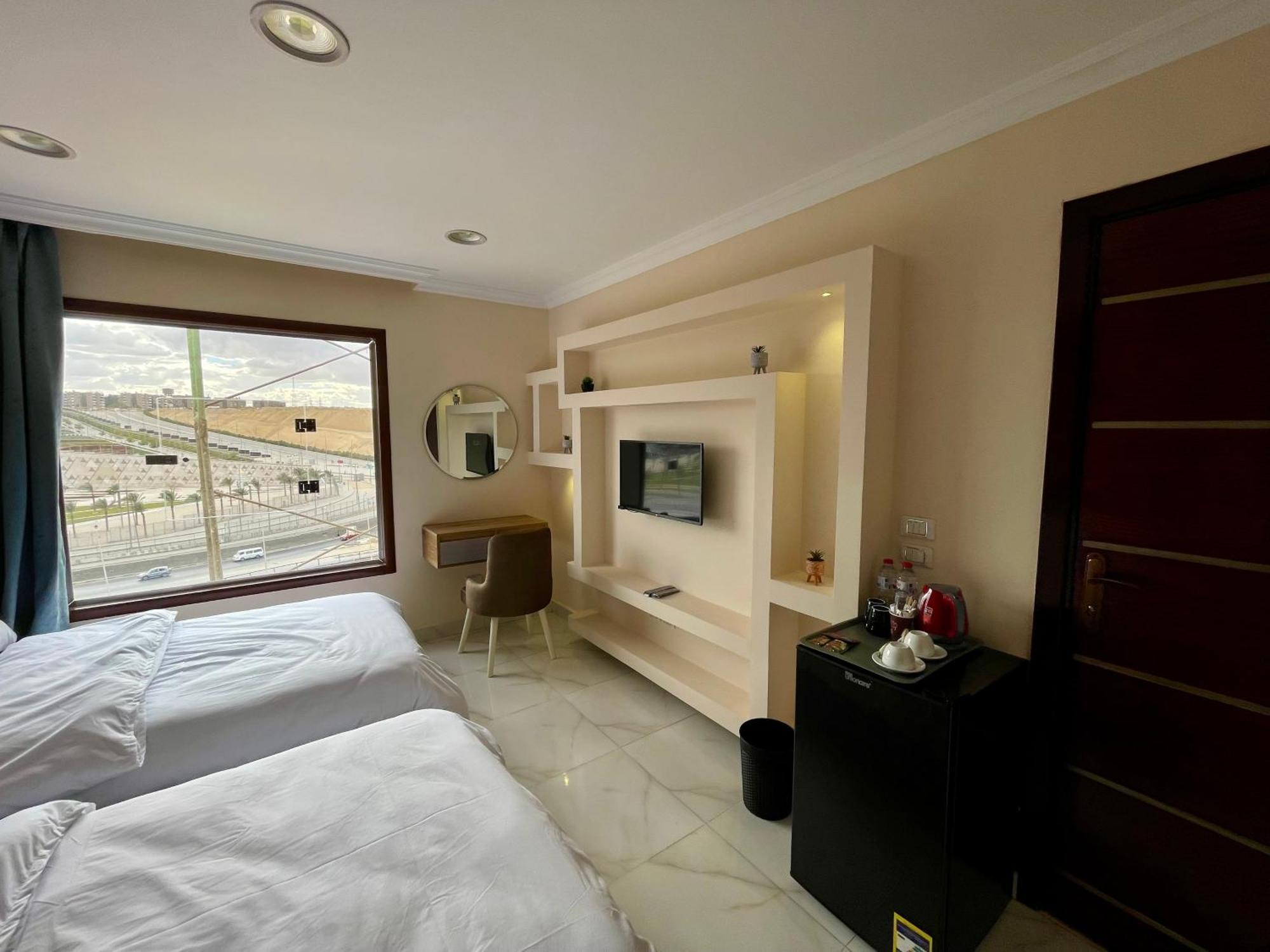 Pyramuse Inn Nazlet el Simman Bilik gambar